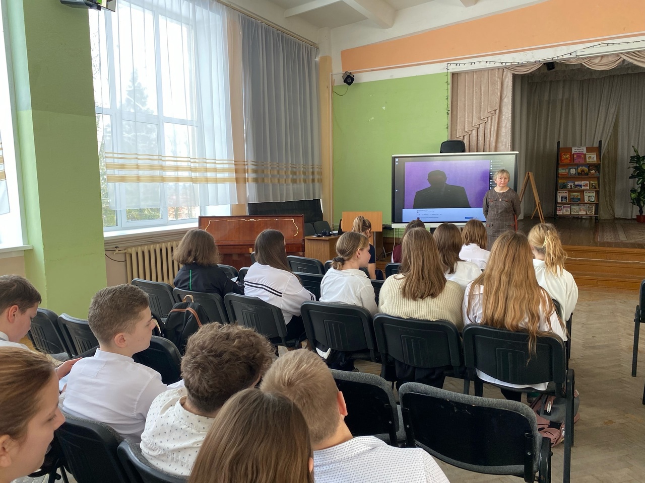 Ученики школы приняли онлайн- участие в открытом уроке, посвященном 9-й годовщине воссоединения Крыма с Россией.  #Крымскаявесна #Мывместе.